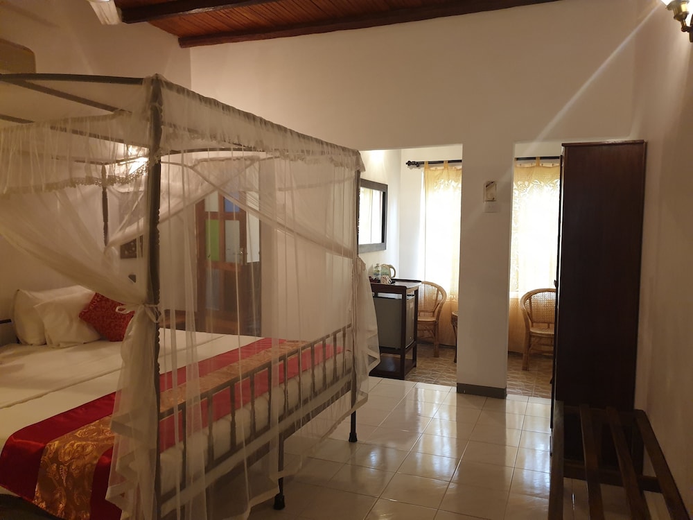 STANDARD, DOUBLE OR TWIN BED, GARDEN VIEW