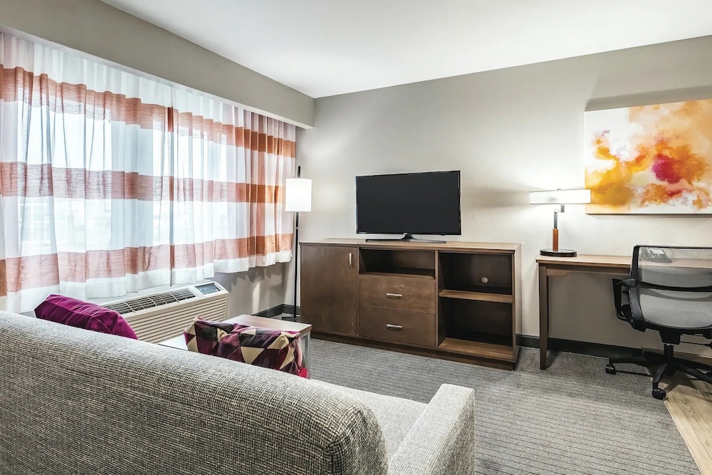 La Quinta Inn And Suites By Wyndham Seattle Federal Way 21/49