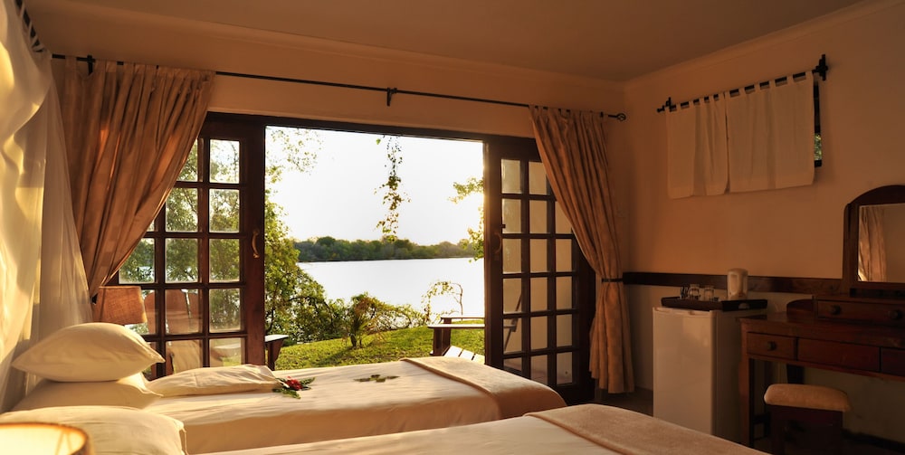 Victoria Falls Waterfront 38/74