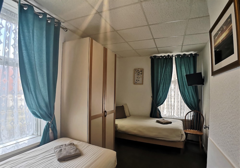 Aunties Coliseum Hotel 8/50