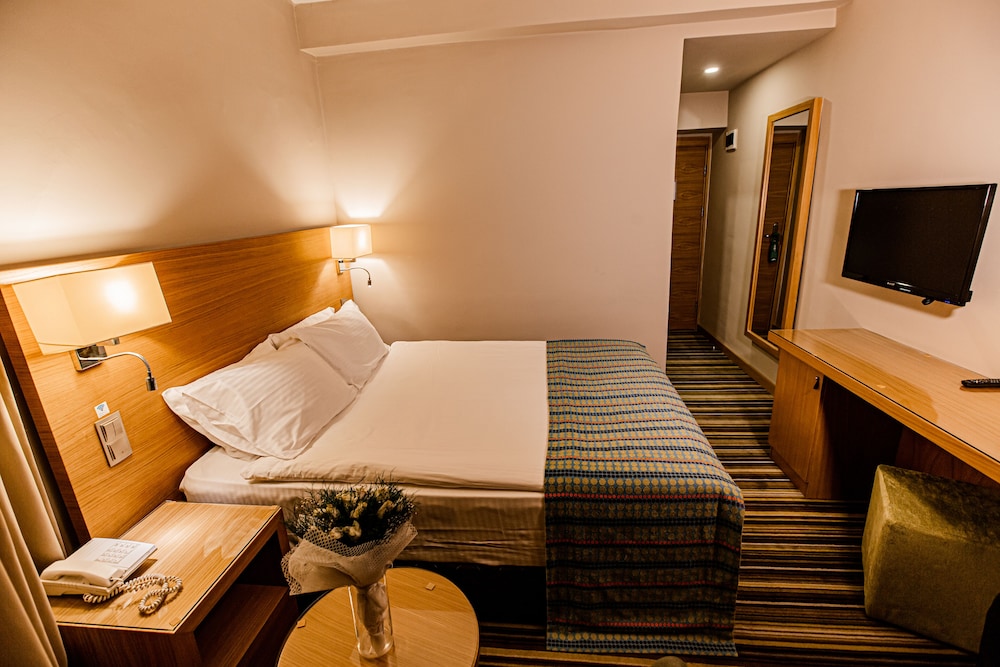 Hotel Mustafa 9/42