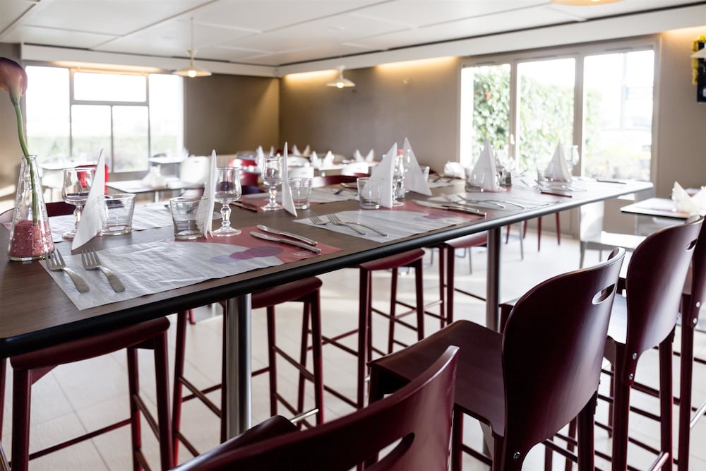 Hotel inn Design Laval ex Campanile 23/31