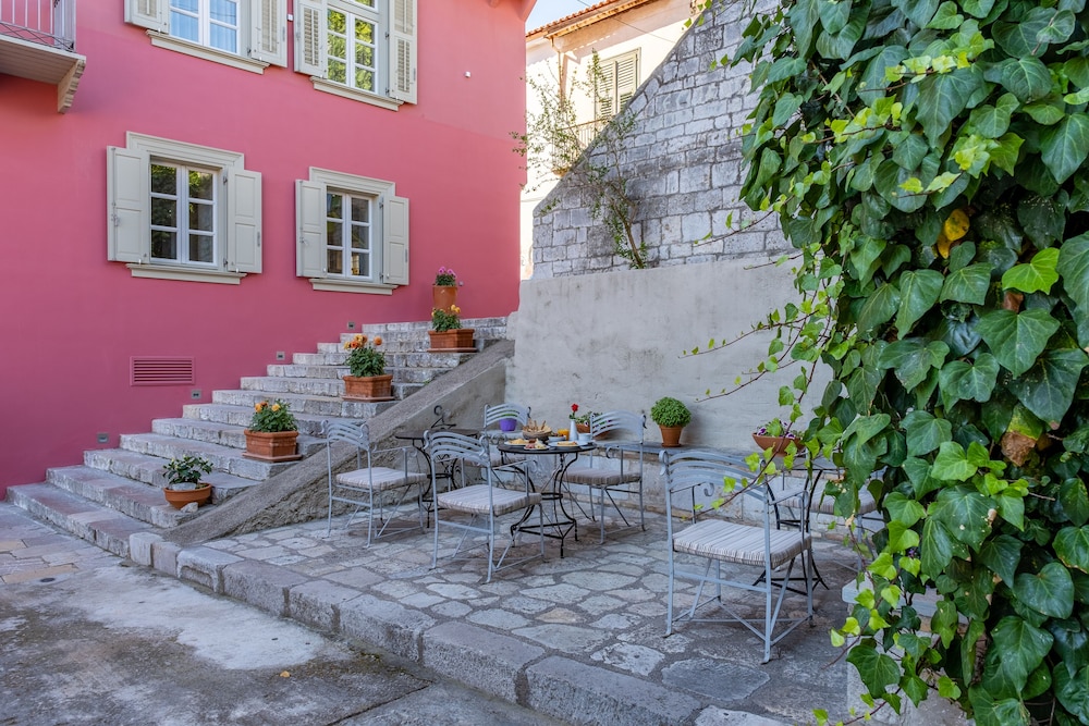 Grand Sarai Nafplio 73/75