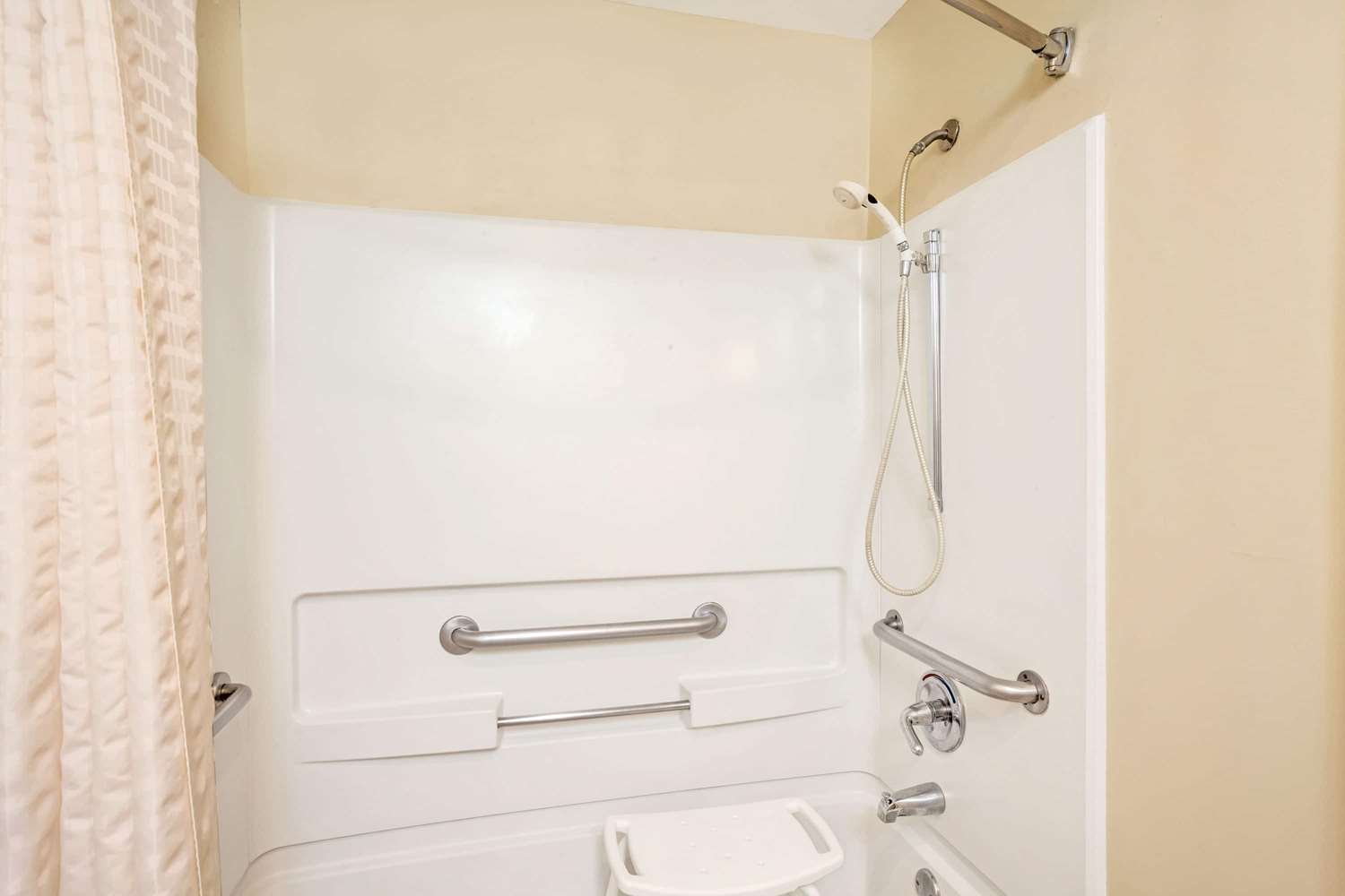 Baymont By Wyndham Louisville Airport South 23/23
