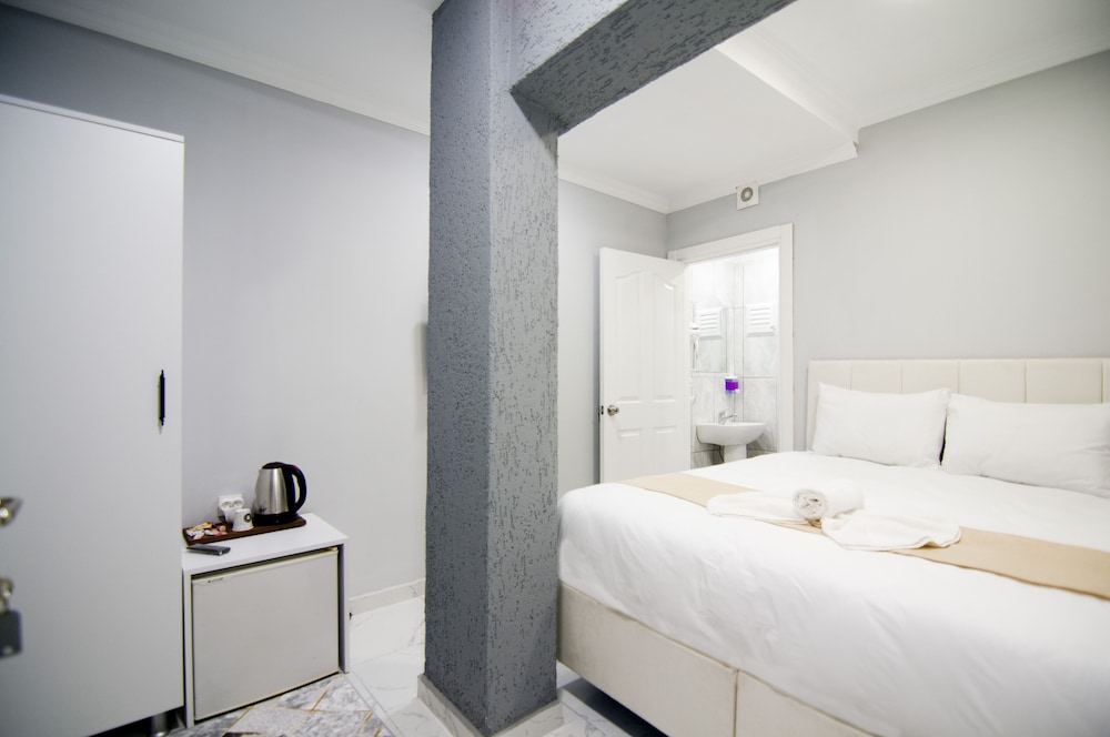 Istanbul Palace Hotel 39/40
