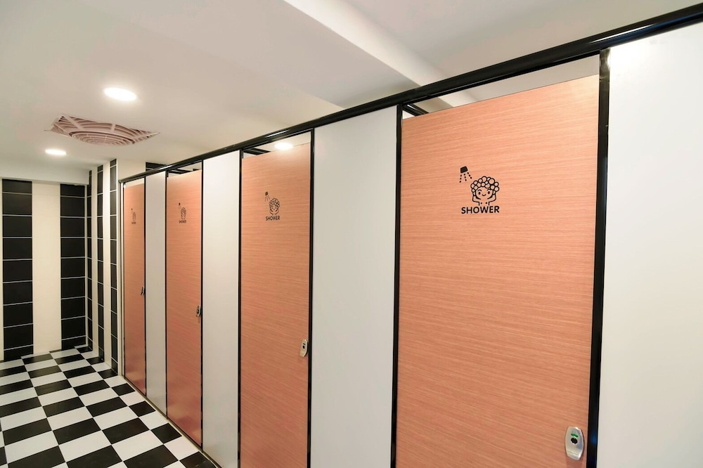 Flyinn Hostel 26/50