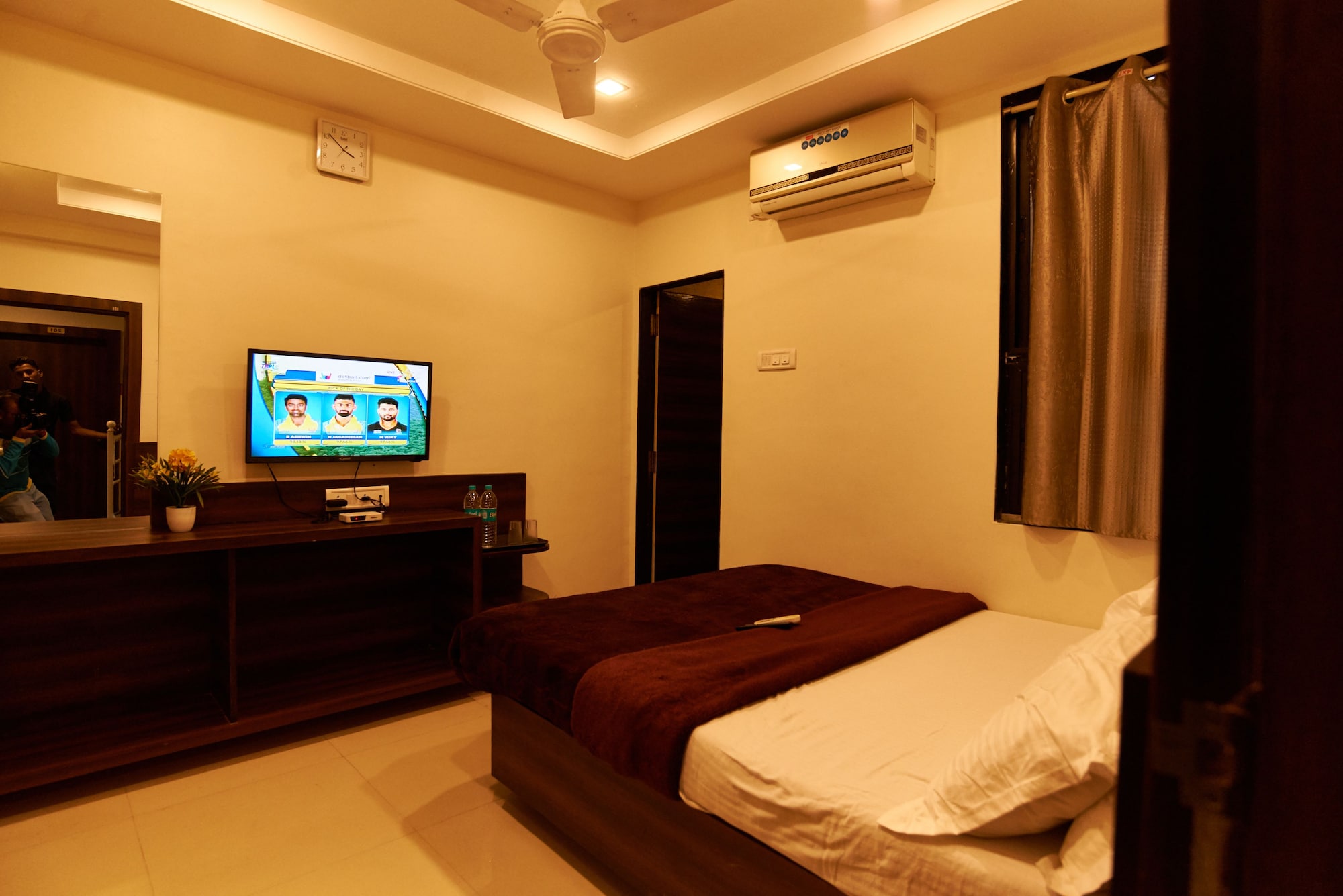 DELUXE, DOUBLE BED