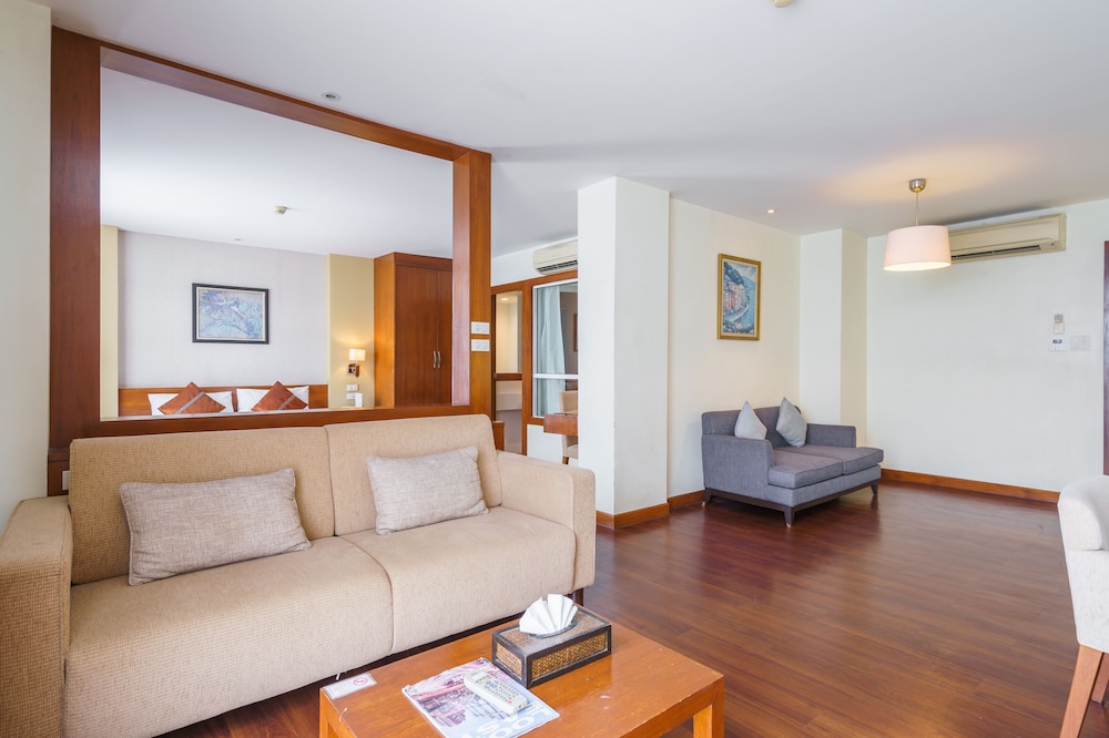 Lantana Resort Hotel 46/61