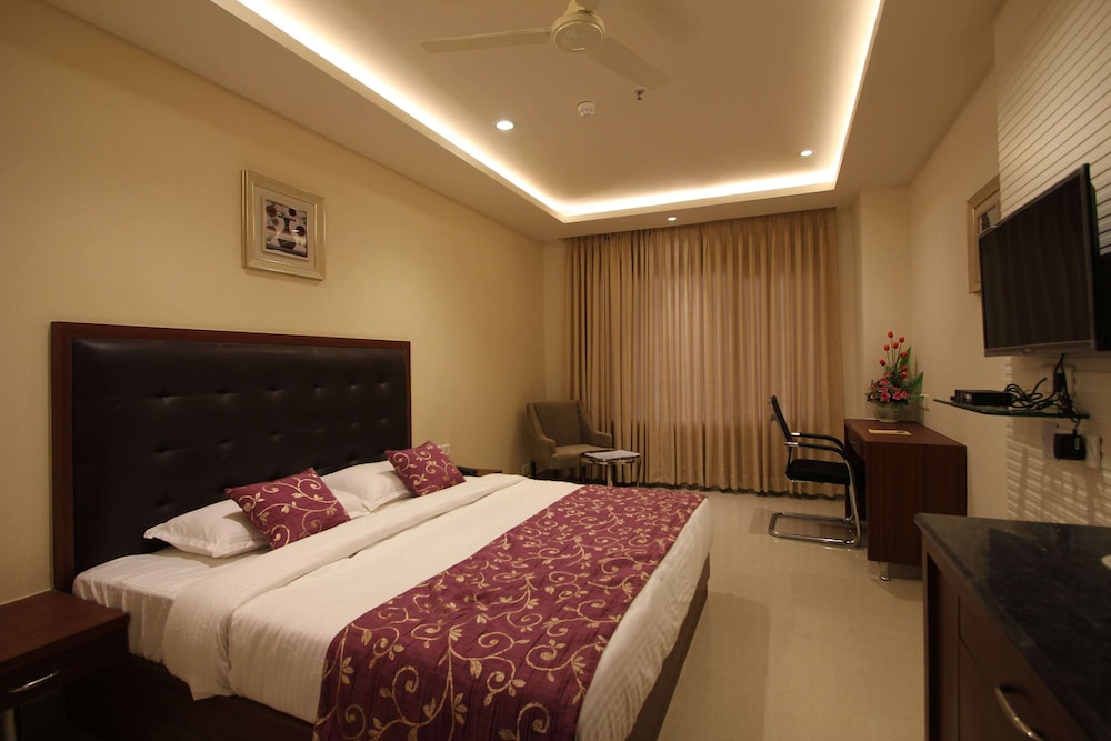 Hotel Hyderabad Grand 12/42
