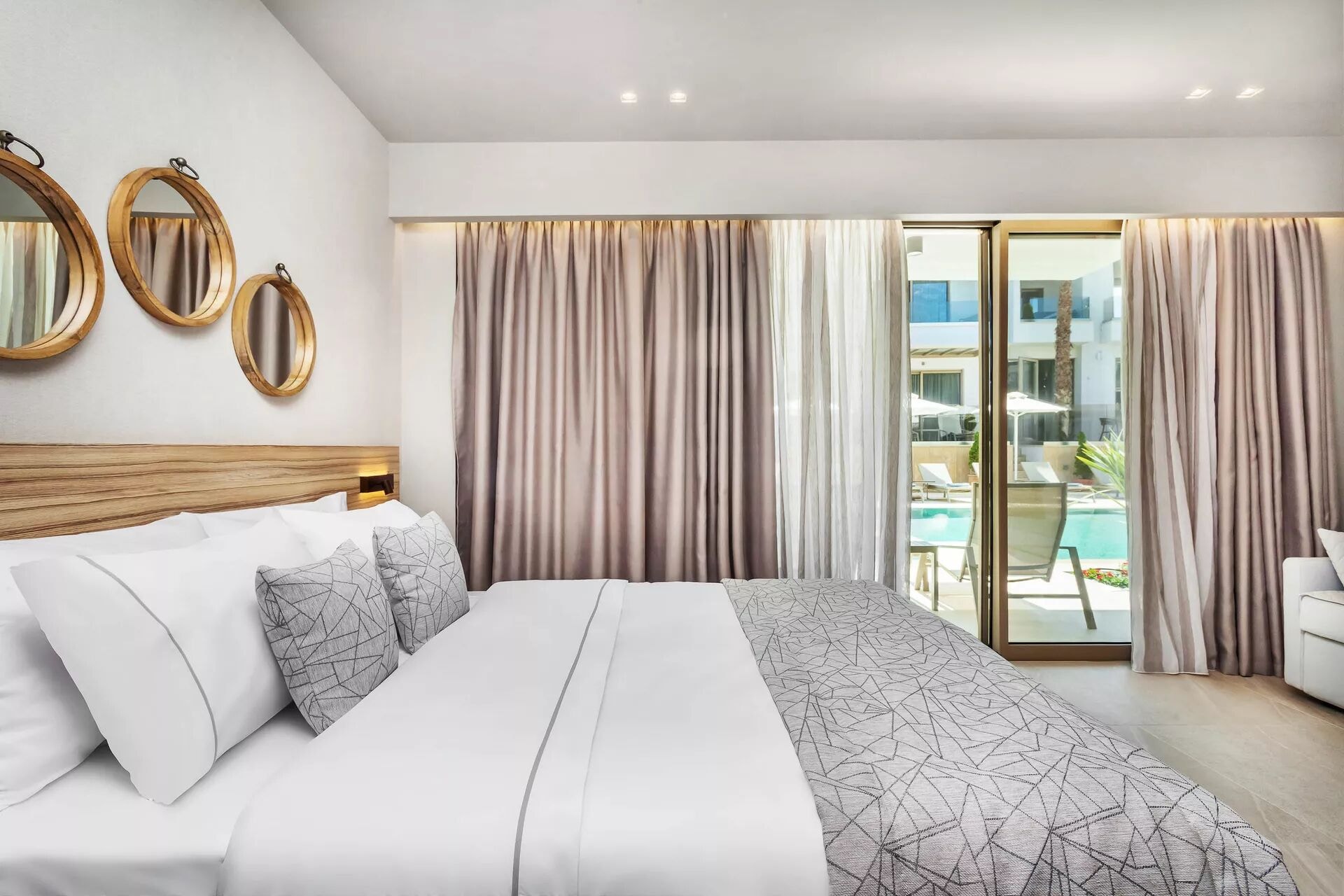 PREMIUM, STUDIO, POOL VIEW