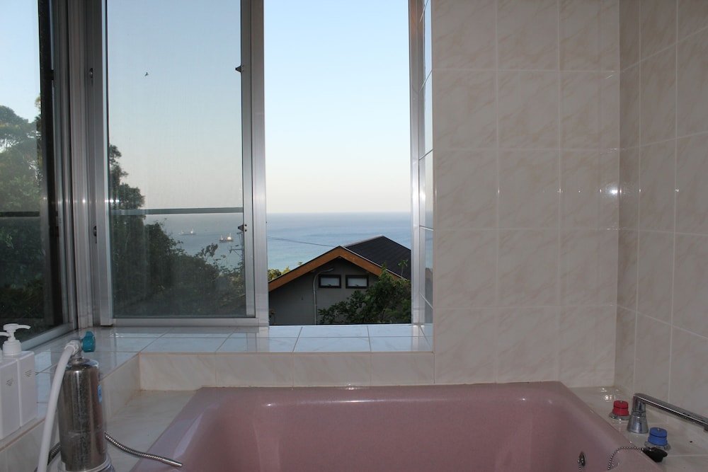 Panorama Ocean View Cottage 50/50