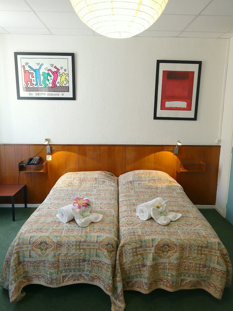 Azurene Royal Hotel 16/67