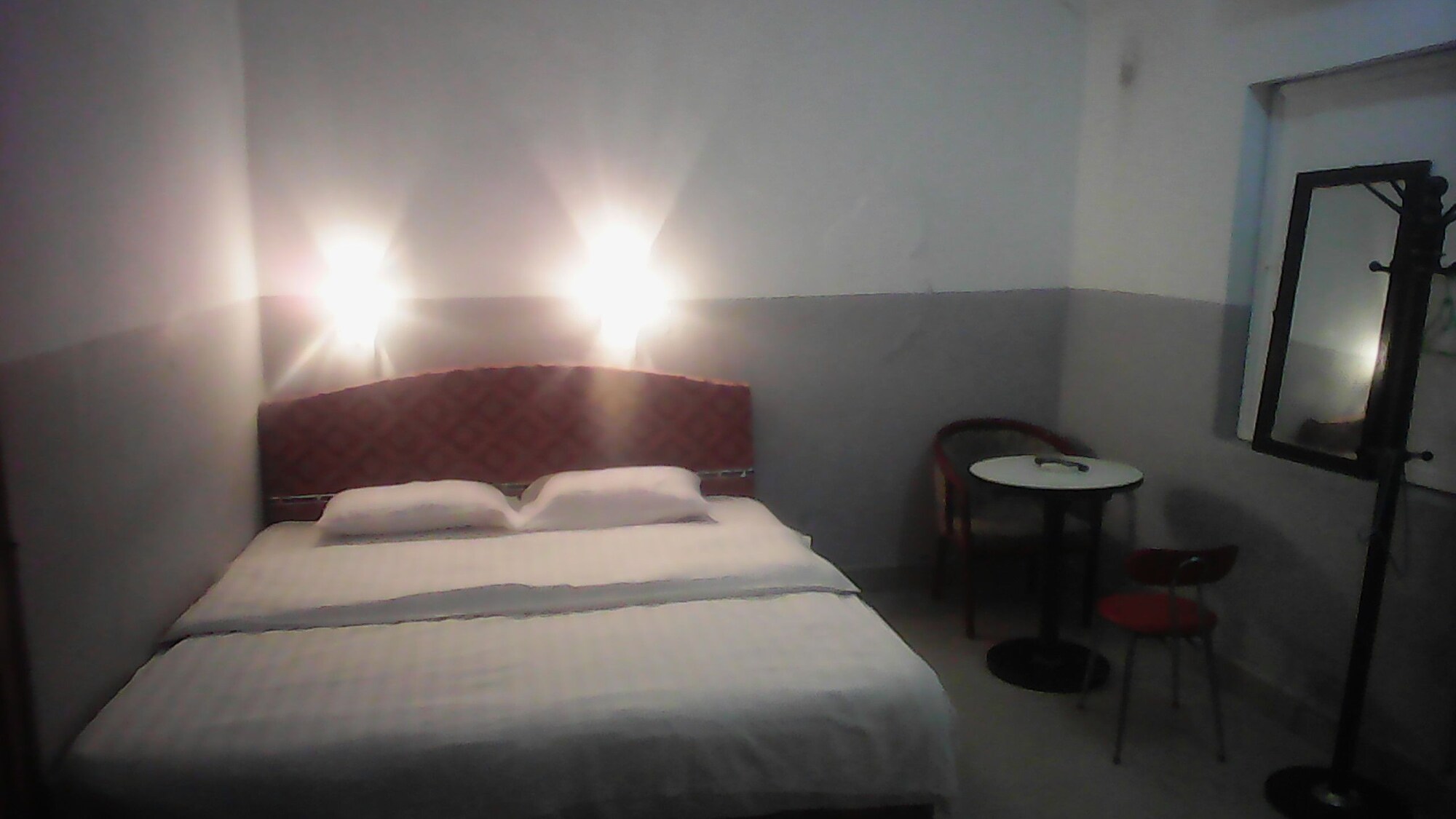 ROOM, DOUBLE BED