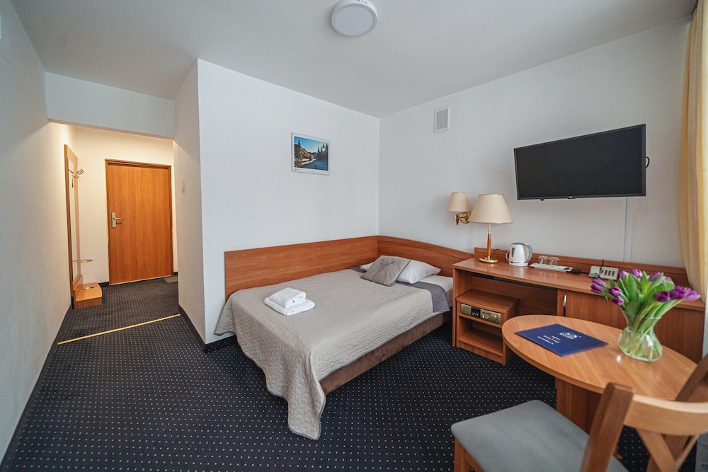 ROOM, SINGLE