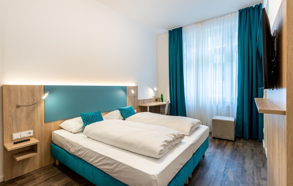 DELUXE, DOUBLE BED
