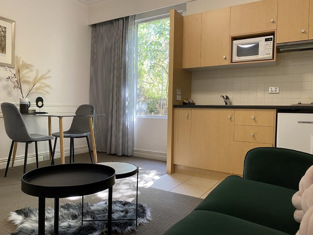 Beaumont Kew Hotel 34/47