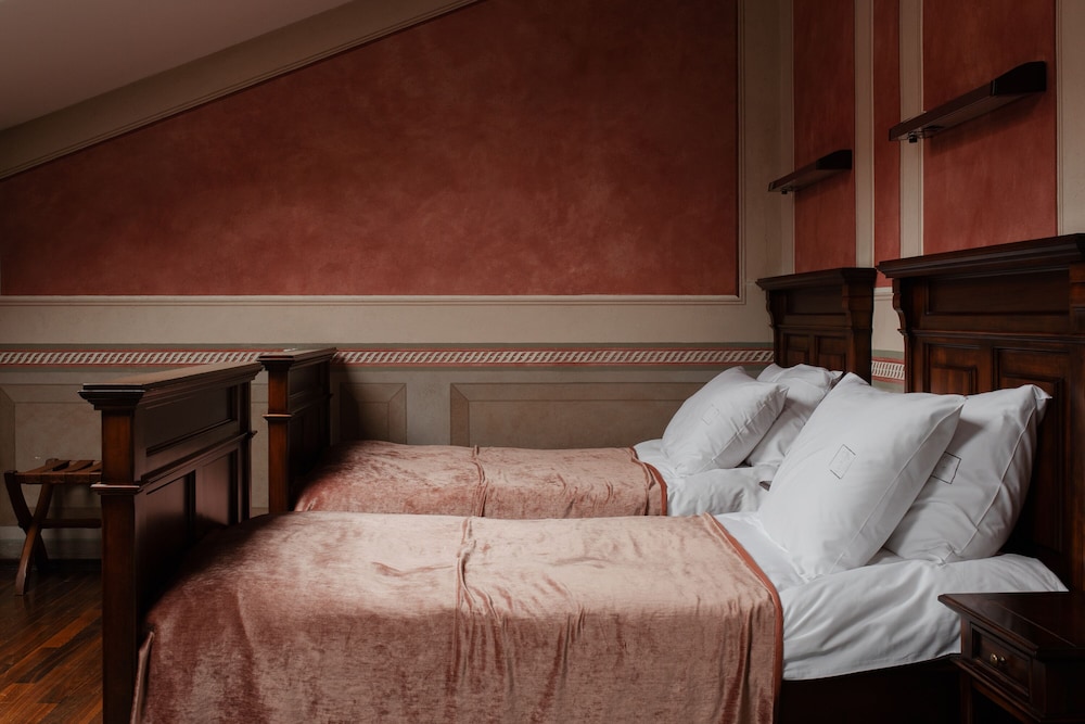 CLASSIC, TWIN BEDS