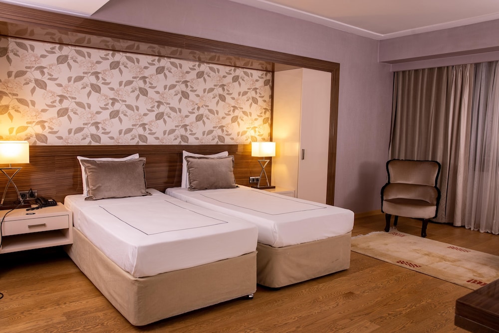 PRESIDENTIAL, SUITE