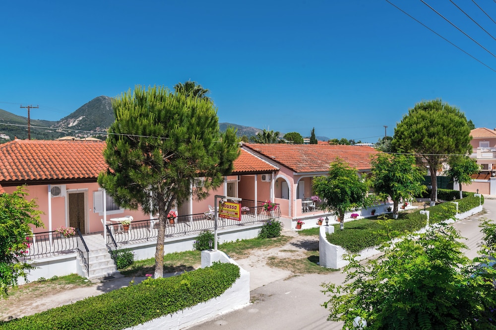 Roussas Studios and Apartments 32/41