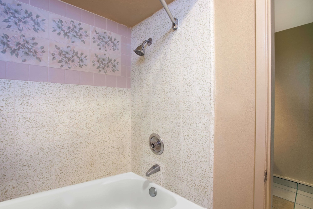 Motel6 Pasadena, CA – Old Town Pasadena Area 8/30