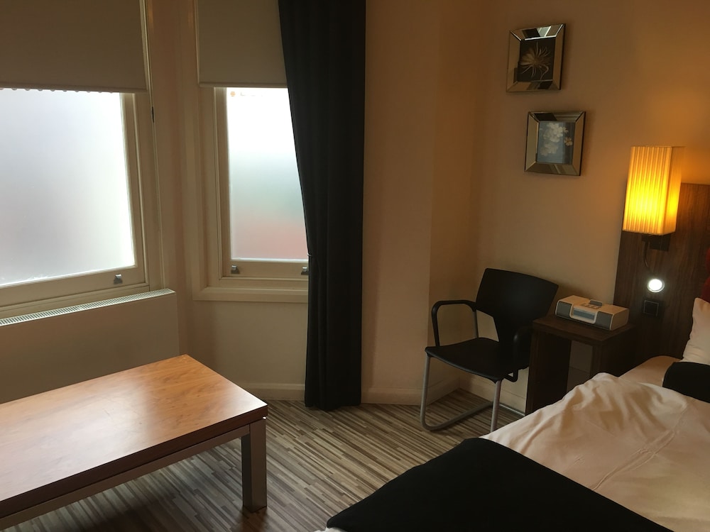 Simply Rooms & Suites 22/40