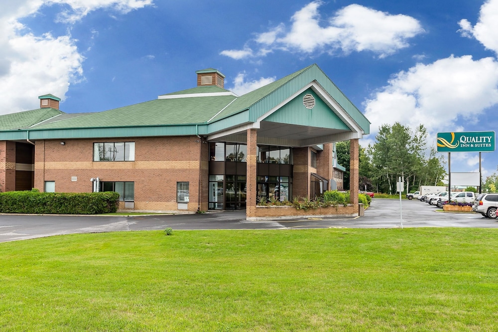 Quality Inn & Suites Hawkesbury 5/50