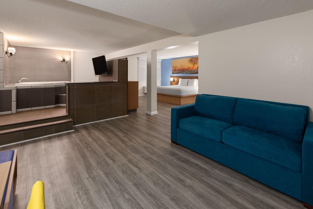 Days Inn & Suites by Wyndham Festus 40/60