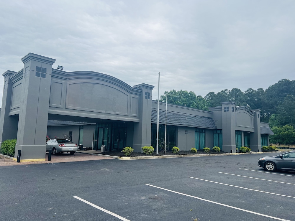 Travelodge by Wyndham Suffolk 12/15