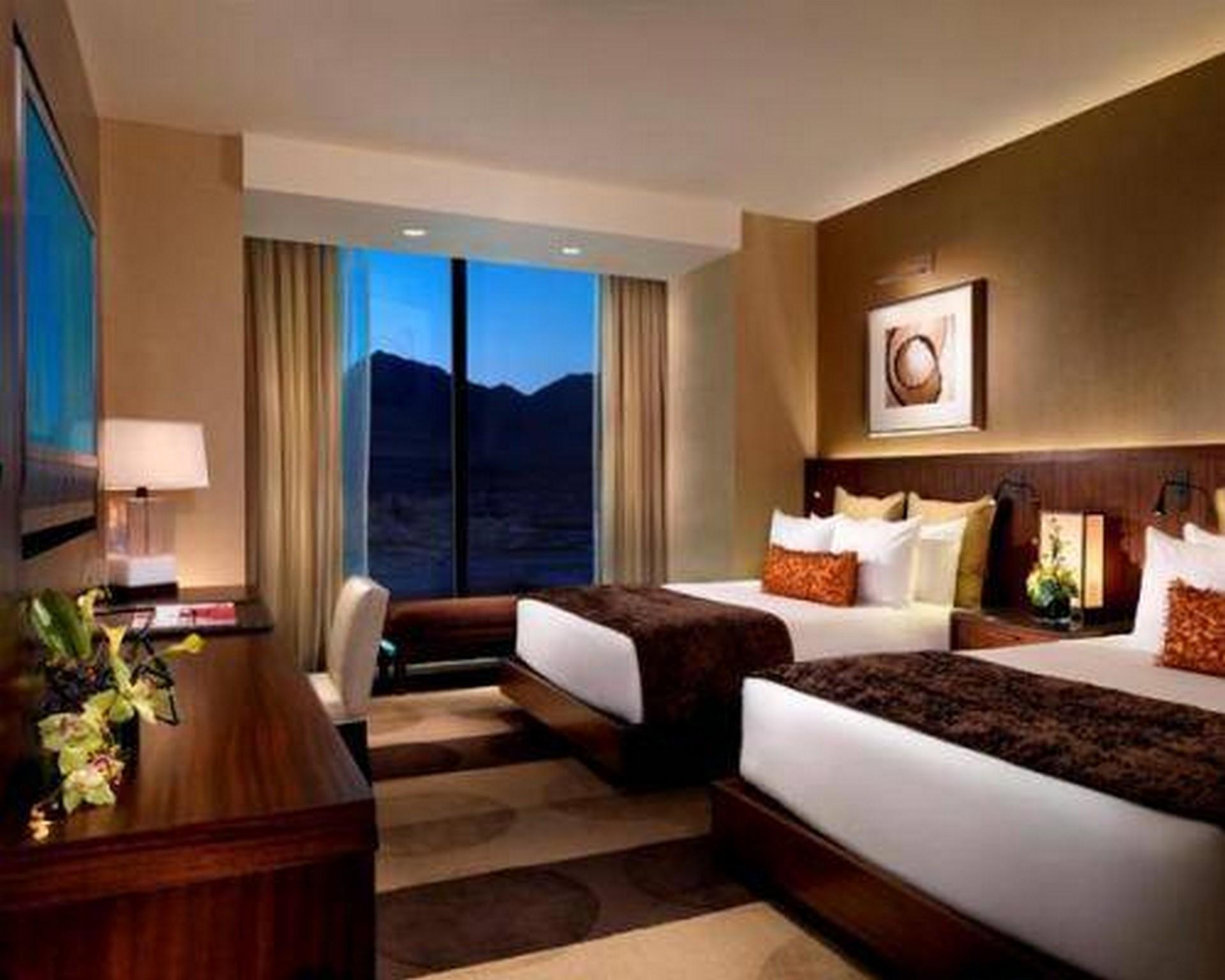 Mountain, Deluxe, 2 Queen Beds