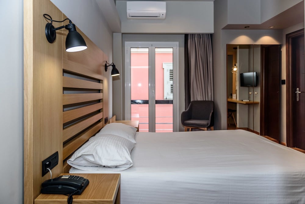 Agamemnon Hotel 14/67