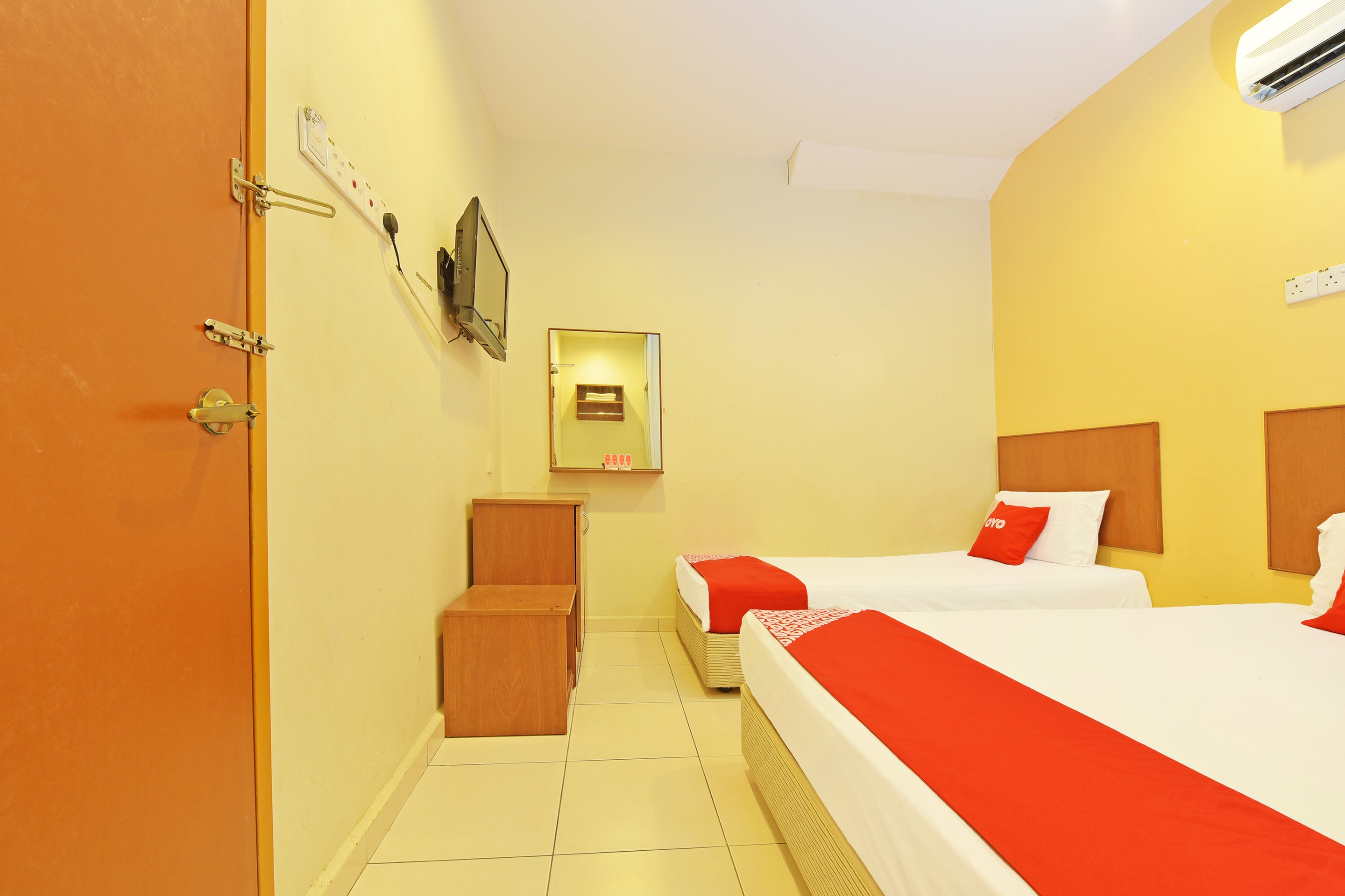 Oyo 582 Hotel Walk Inn 16/32