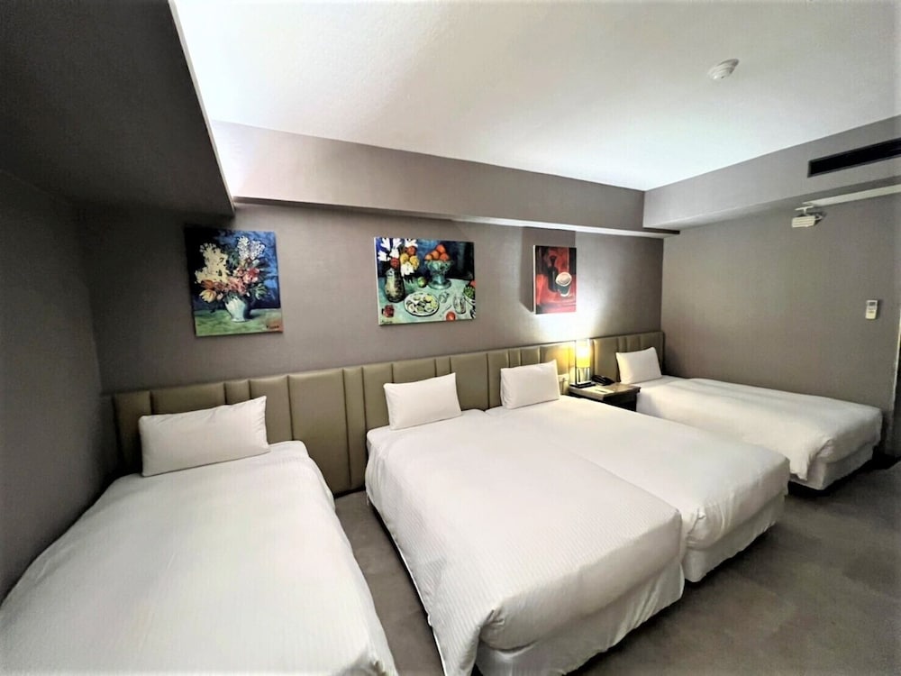 DELUXE, QUADRUPLE, MULTIPLE BEDS