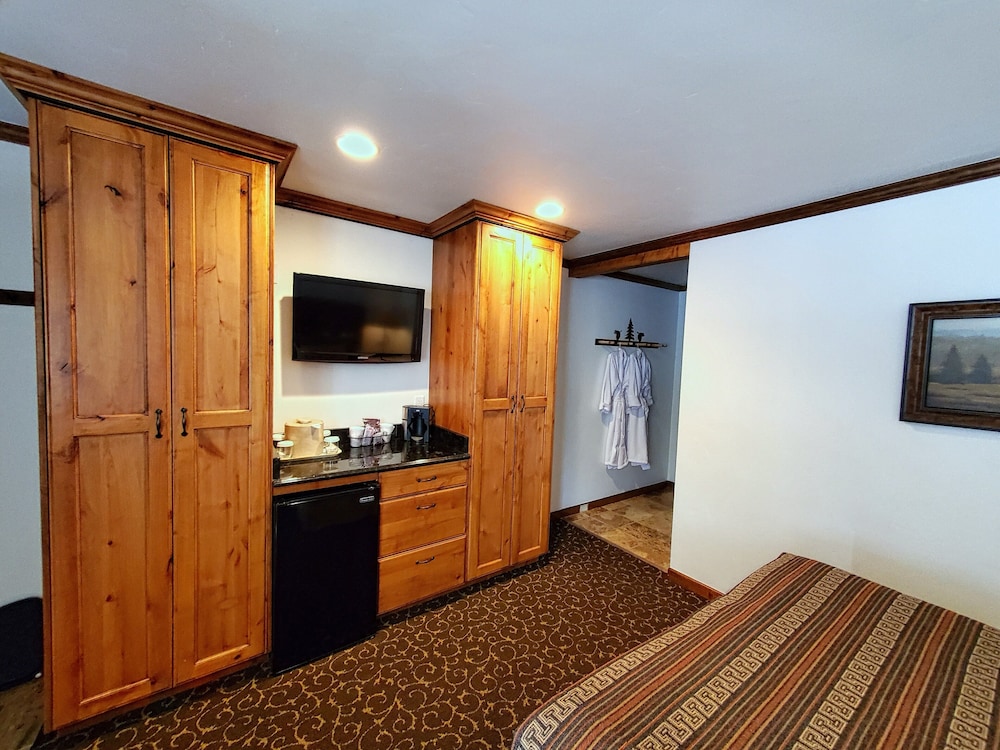 Parkway Inn 24/64