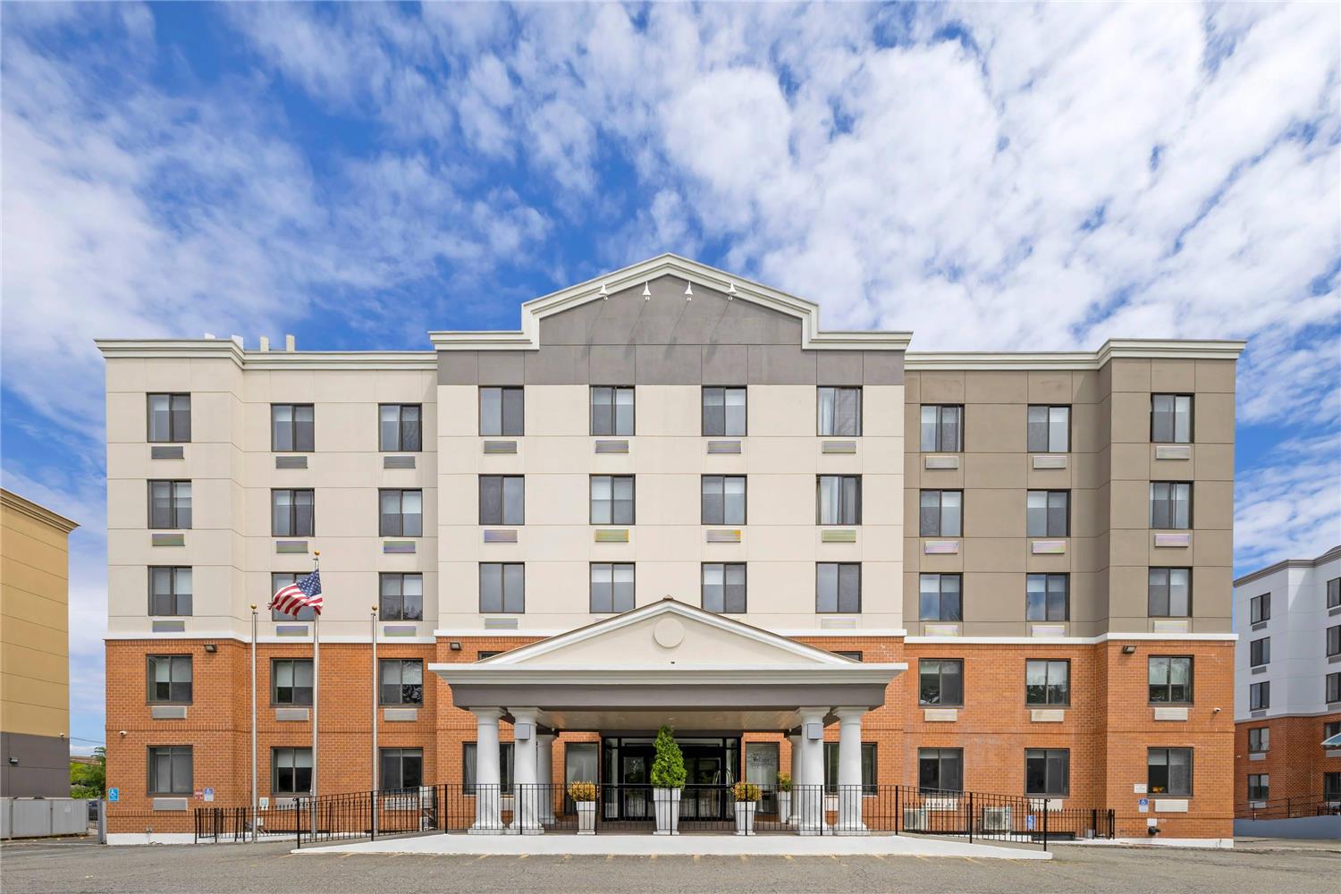 Country Inn & Suites by Radisson, Staten Island 2/11