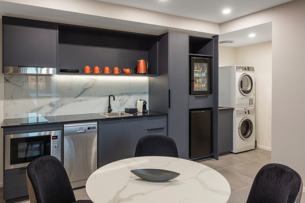 Deco Hotel Canberra 19/28