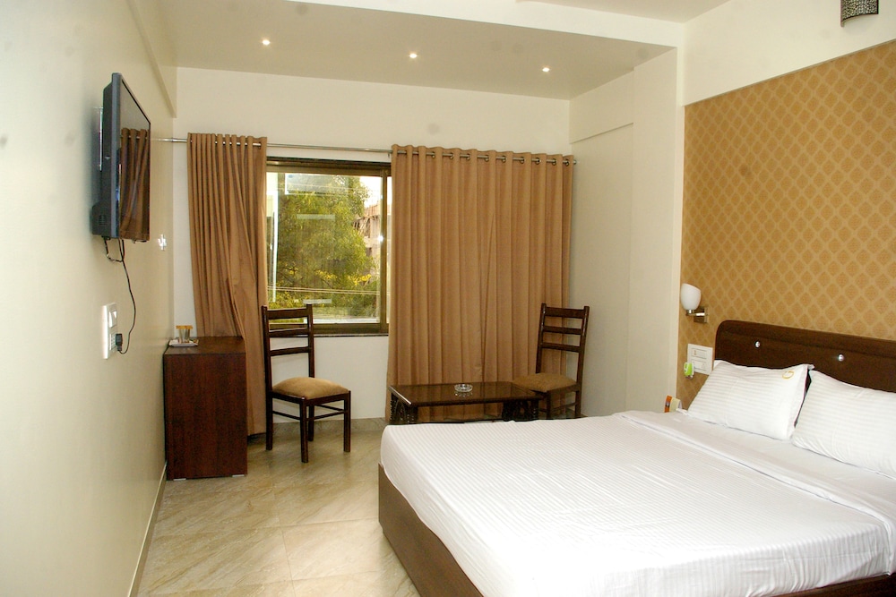 HOTEL GULMOHAR PRIDE 8/31