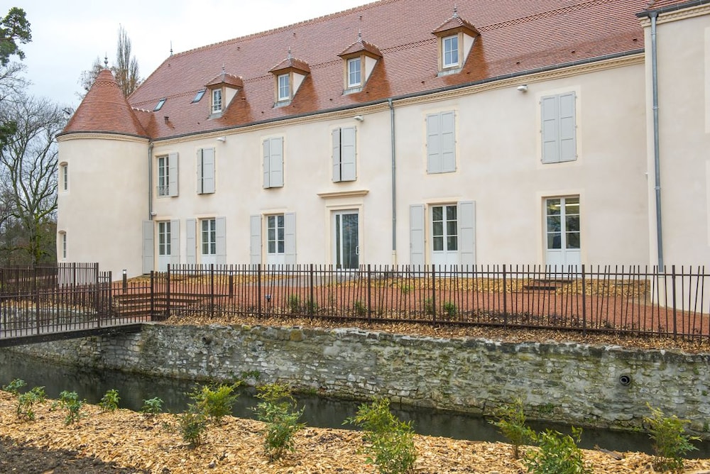 Chateau du Bost 40/44