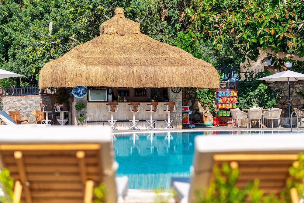 Ata Lagoon Beach Hotel 7/50