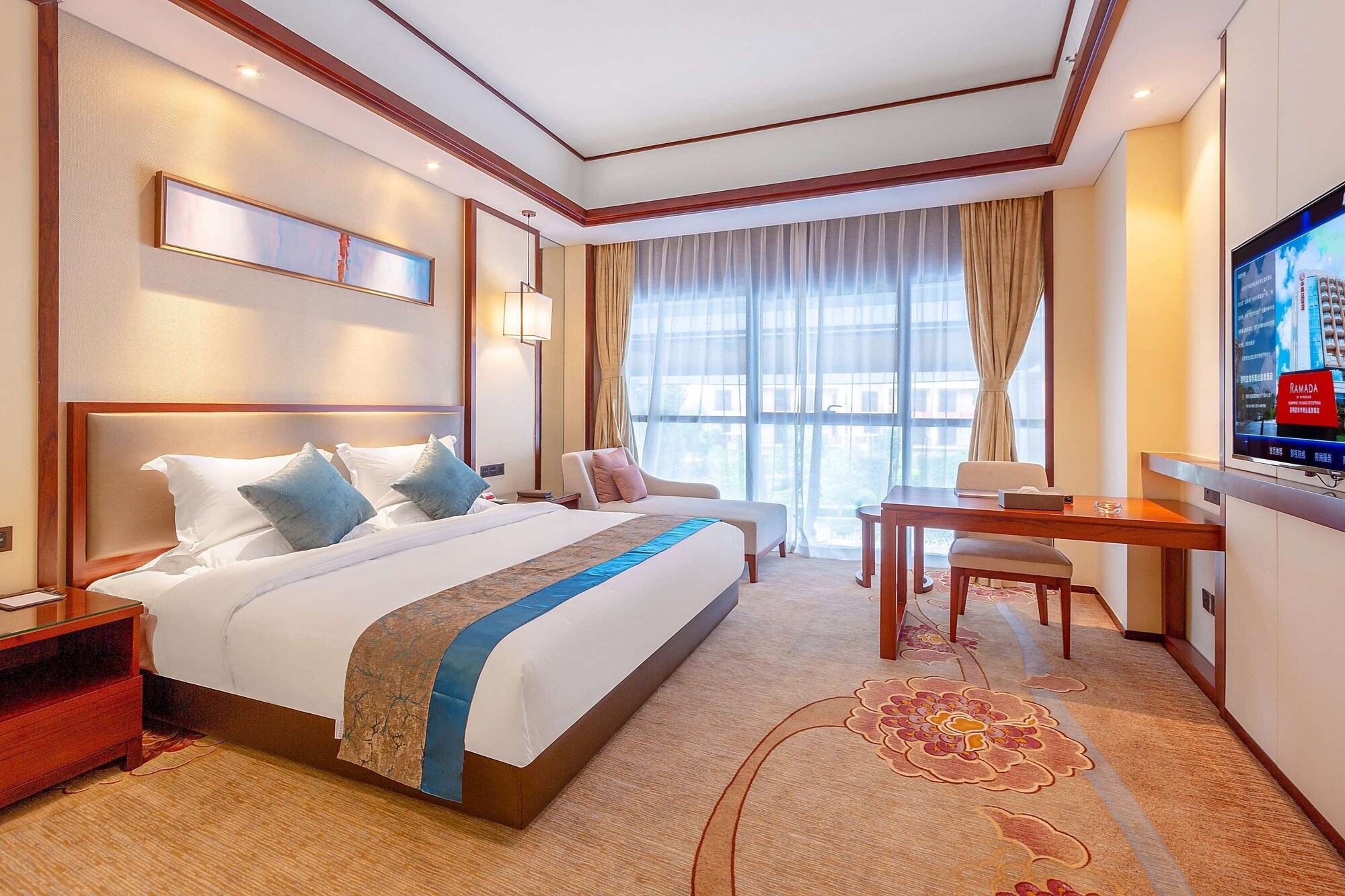ROOM, KING BED