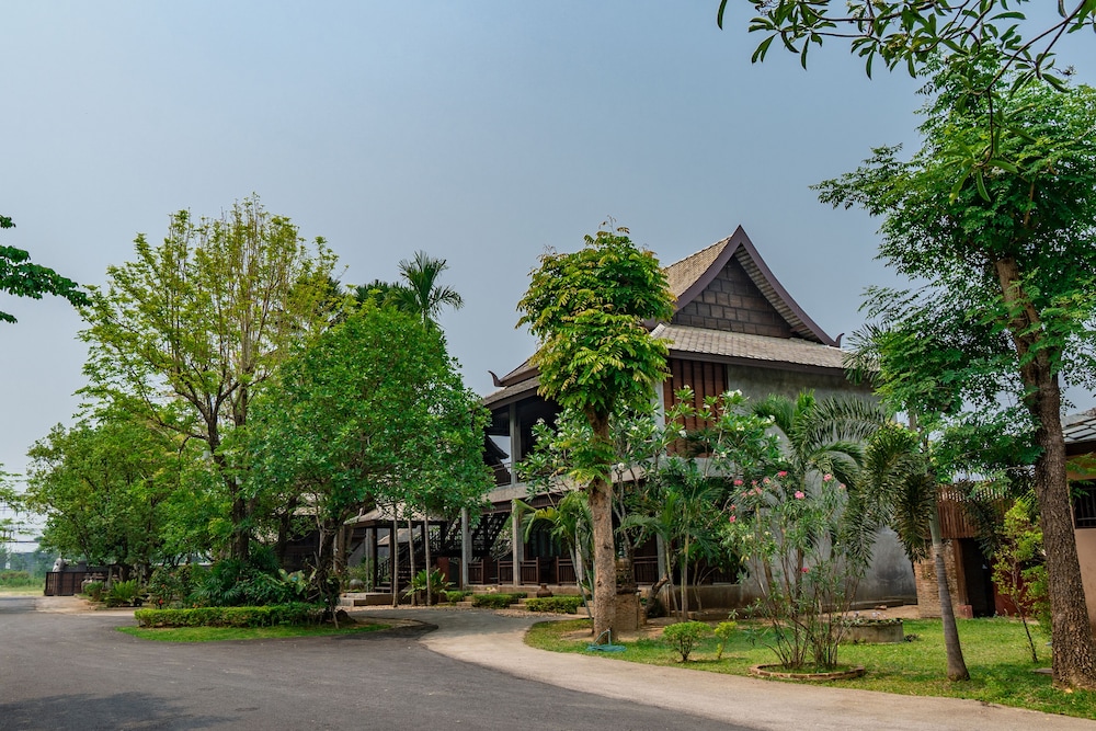 Monmuang Resort 60/74