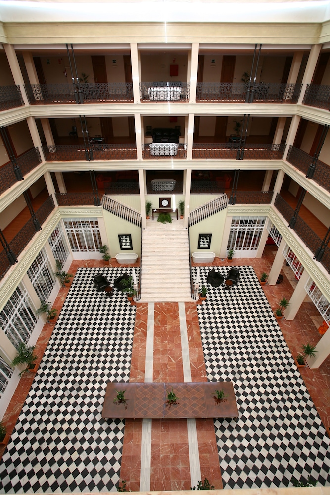 Gran Hotel Aqualange 37/61