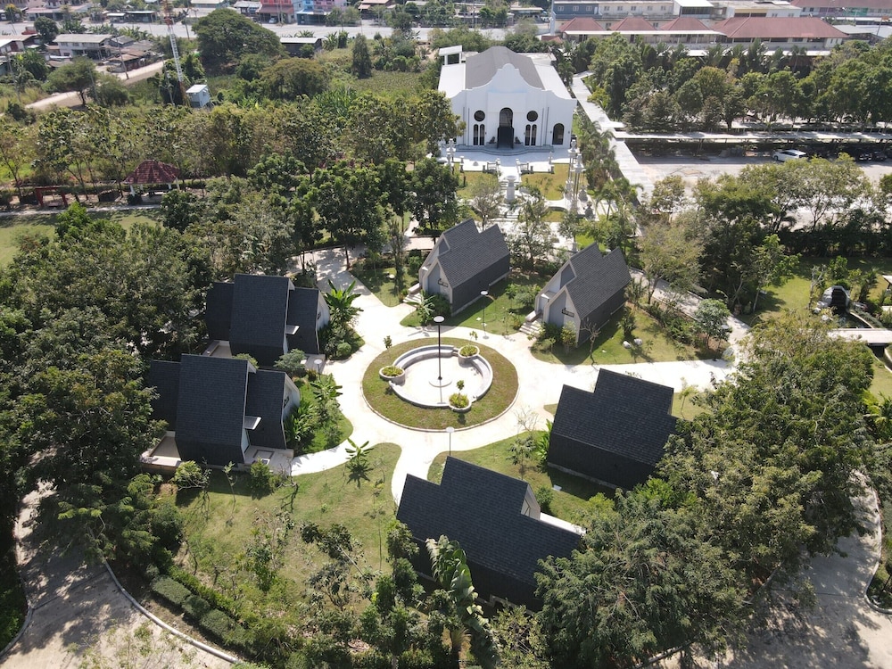 Sabai Hotel & Plaza 43/50