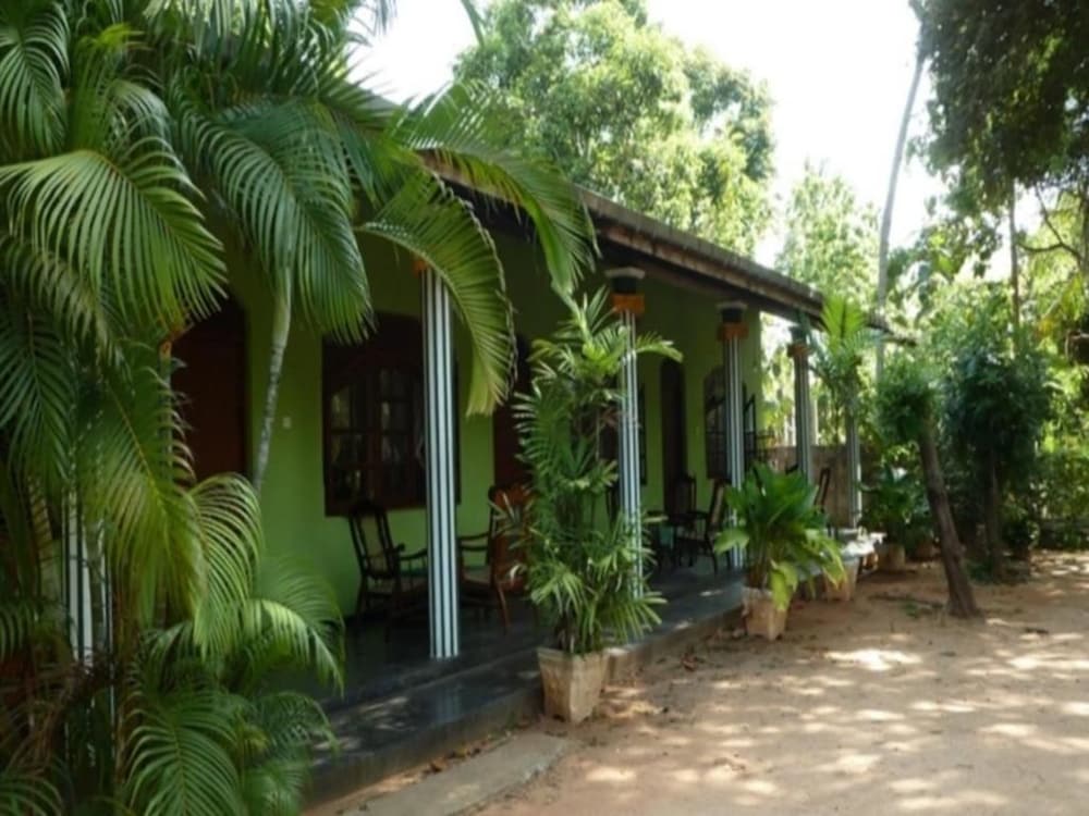 Regina Holiday Home 2/20