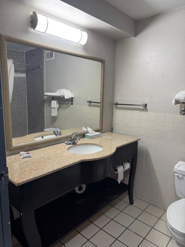 Executive Inn & Suites Baker 28/28
