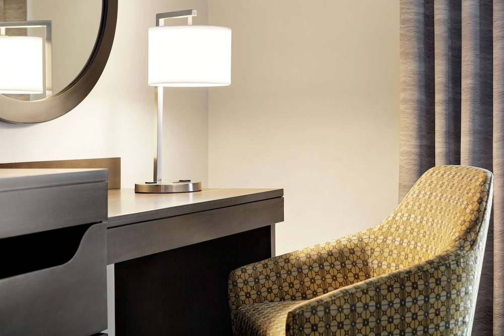 Hampton Inn & Suites Greenville Downtown RiverPlace 51/52