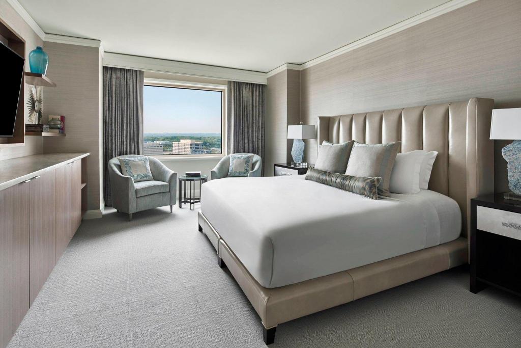 1 Bedroom, the Ritz, Suite, King Bed, City View, Sofa