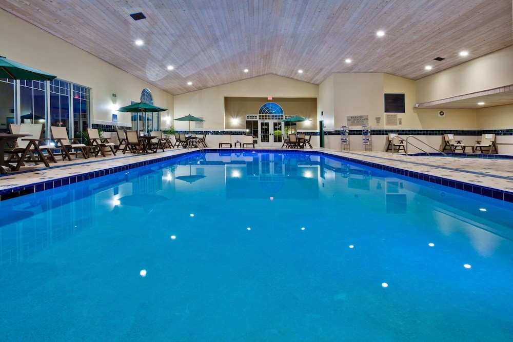 Country Inn & Suites By Radisson, Des Moines West, IA 5/48