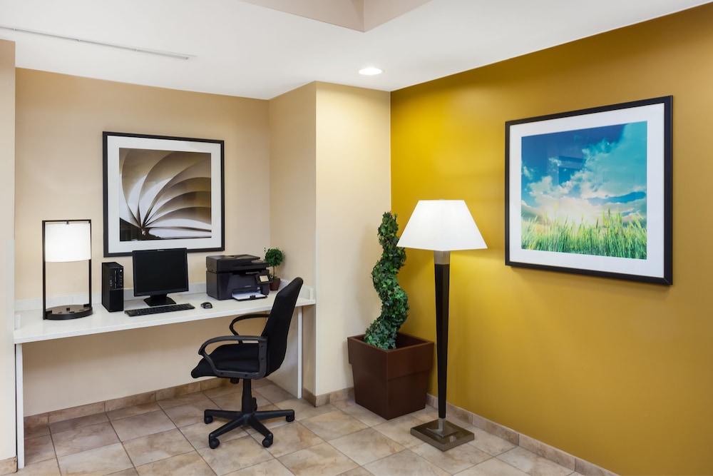 CANDLEWOOD SUITES AURORA- NAPERVILLE 43/51