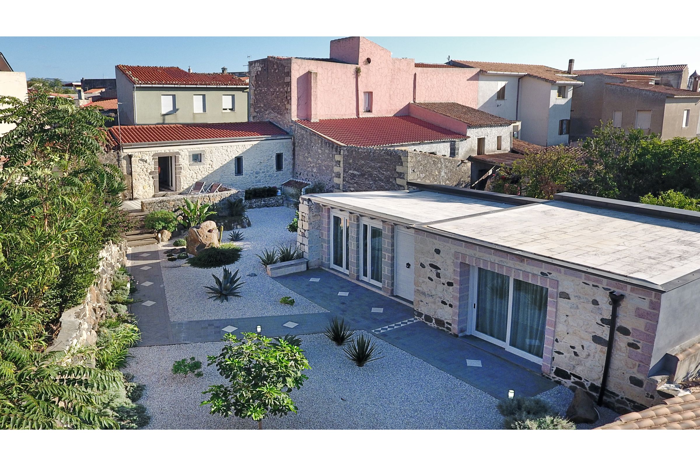La Petite Maison 4/21