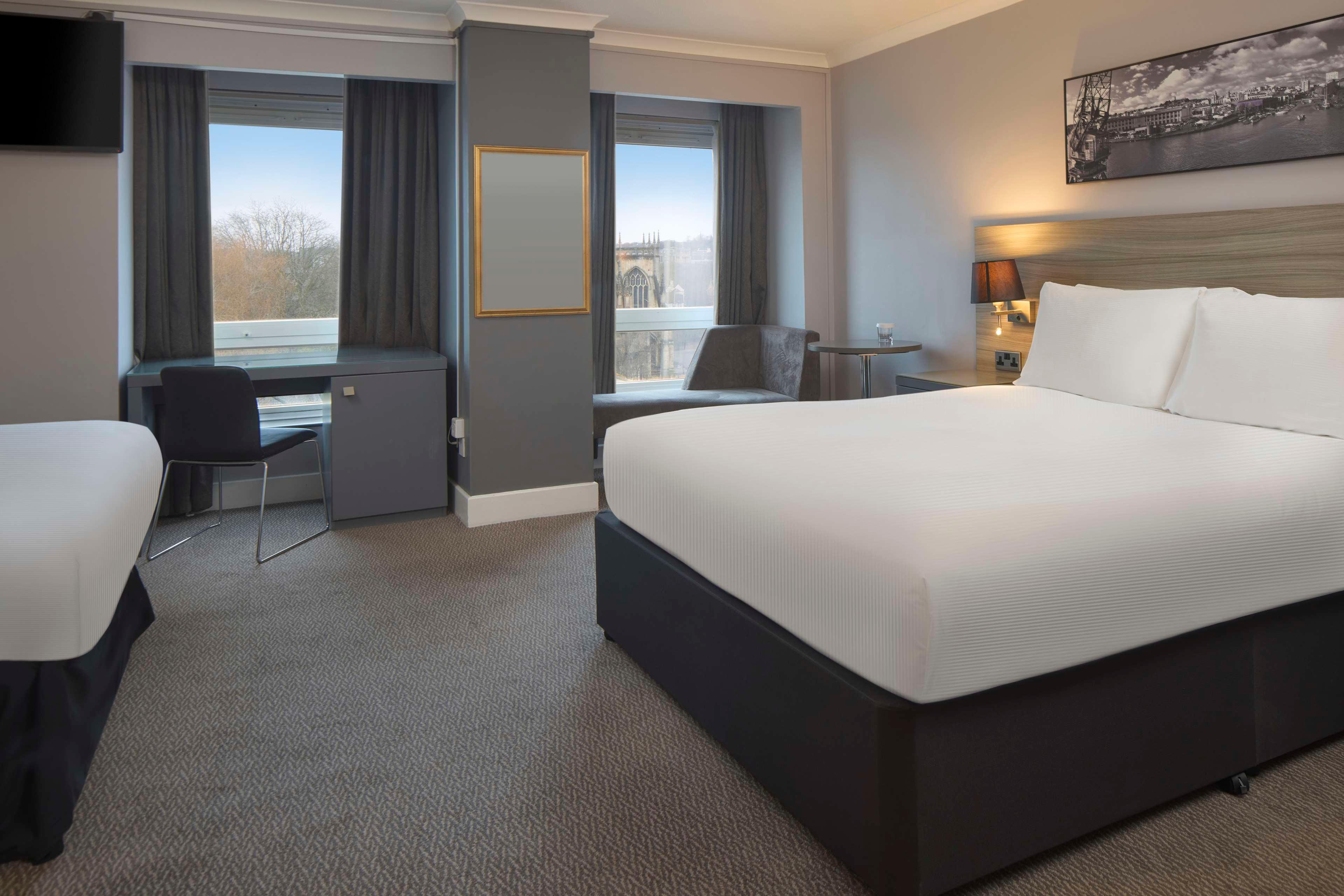 GUEST ROOM, QUEEN BED, ACCESSIBLE